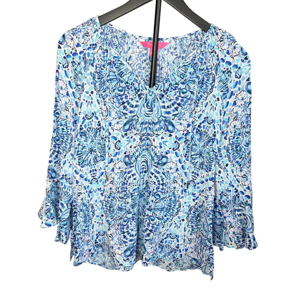 Lilly Pulitzer womens blue white blouse. 3/4 flare sleeve. damask print. Size XS